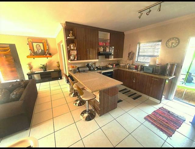3 BEDROOM CLUSTER FOR SALE IN BARTLETT